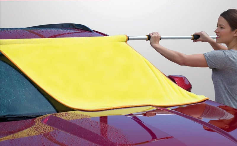 ShamWow منشفة تجفيف السيارات شيم باو 34"x34" مع عمود، خالية من الخطوط، خالية من الوبر، قابلة لإعادة الاستخدام - ملحقات السيارات، مناشف استحمام، قماش تنظيف ميكروفايبر للسيارة، الشاحنة، SUV - تمريرة واحدة هي كل ما تحتاجه - Image 1